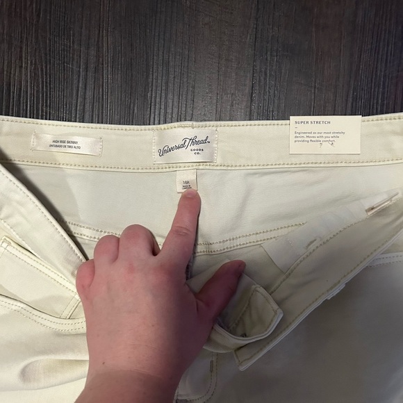 Women’s Universal Threads High-rise Super stretch skinny Jeans 16R NWT - Picture 3 of 7